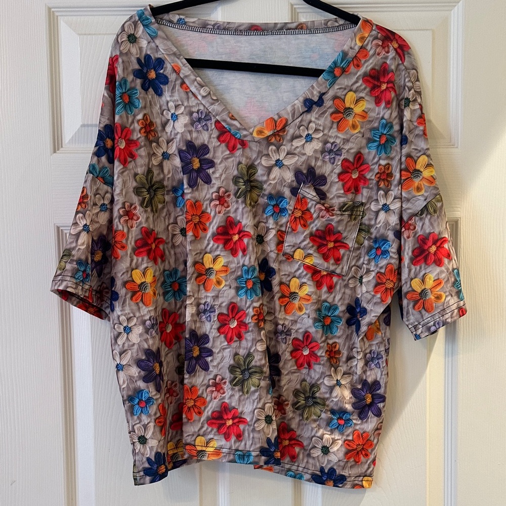 Emery Rose Floral V-Neck Women's Top